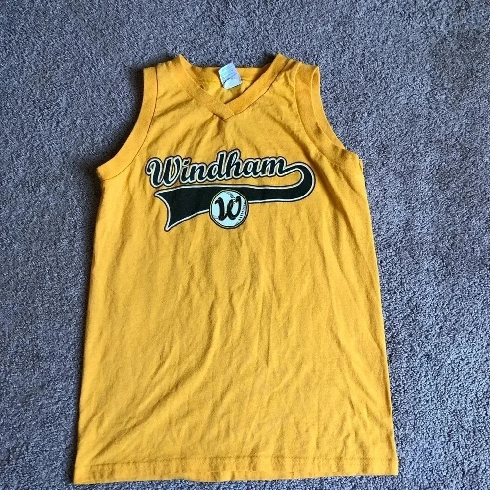 Girl sleeveless shirt size L